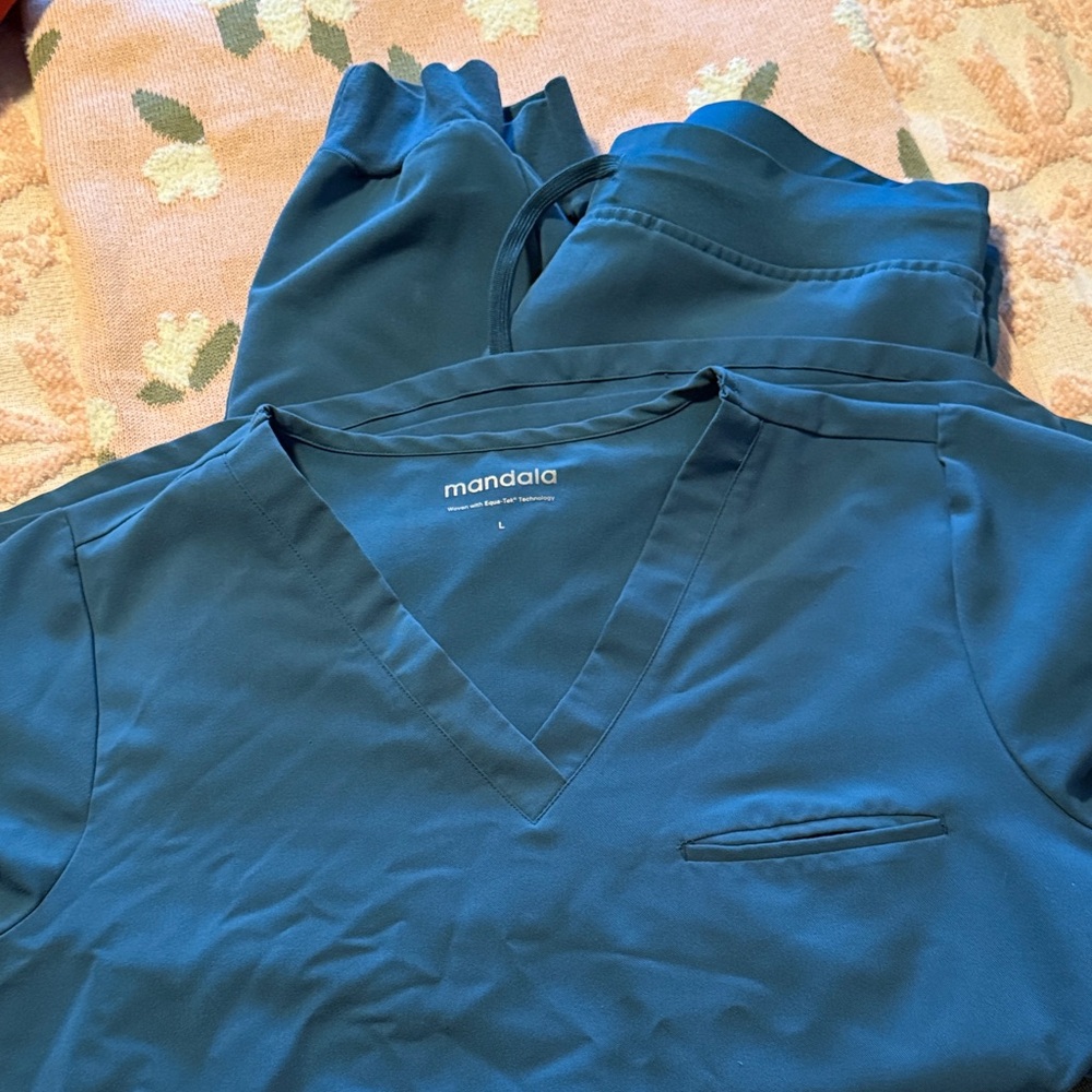 Mandala Teal Medical Scrub Set- Large Top & Medium Petite Pants